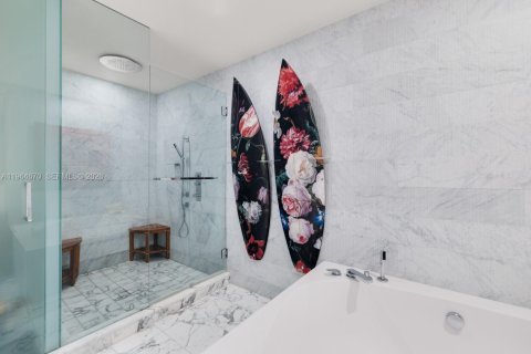 Condo in Bal Harbour, Florida, 2 bedrooms  № 2026438 - photo 26