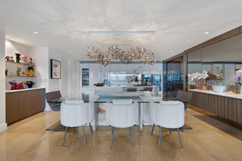 Condo in Bal Harbour, Florida, 2 bedrooms  № 2026438 - photo 9