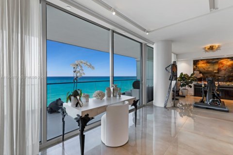 Condo in Bal Harbour, Florida, 2 bedrooms  № 2026438 - photo 17