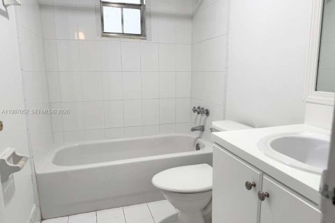 Condo in Miami, Florida, 2 bedrooms  № 2046564 - photo 18