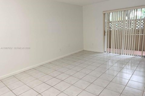 Condo in Miami, Florida, 2 bedrooms  № 2046564 - photo 7