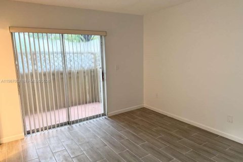 Condo in Miami, Florida, 2 bedrooms  № 2046564 - photo 17