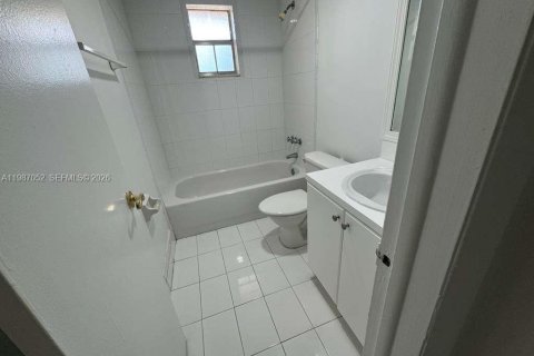 Condo in Miami, Florida, 2 bedrooms  № 2046564 - photo 14