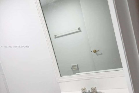 Condo in Miami, Florida, 2 bedrooms  № 2046564 - photo 15
