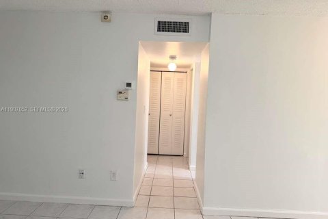 Condo in Miami, Florida, 2 bedrooms  № 2046564 - photo 16