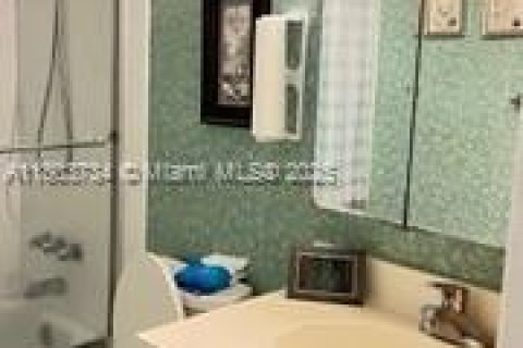 Condo in Pembroke Pines, Florida, 2 bedrooms  № 1862485 - photo 22