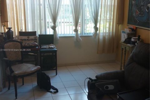 Condominio en venta en Pembroke Pines, Florida, 2 dormitorios, 101.26 m2 № 1862485 - foto 15
