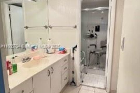 Condo in Pembroke Pines, Florida, 2 bedrooms  № 1862485 - photo 21