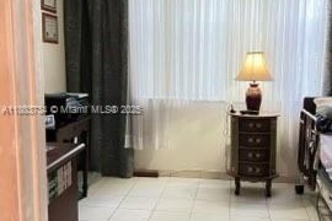 Condo in Pembroke Pines, Florida, 2 bedrooms  № 1862485 - photo 19