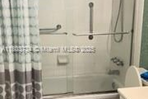 Condo in Pembroke Pines, Florida, 2 bedrooms  № 1862485 - photo 23
