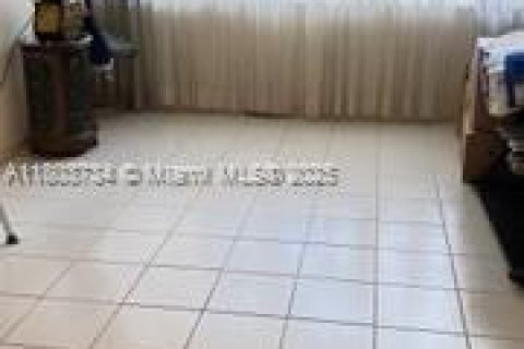 Condo in Pembroke Pines, Florida, 2 bedrooms  № 1862485 - photo 20