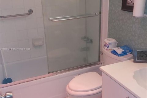 Condominio en venta en Pembroke Pines, Florida, 2 dormitorios, 101.26 m2 № 1862485 - foto 4