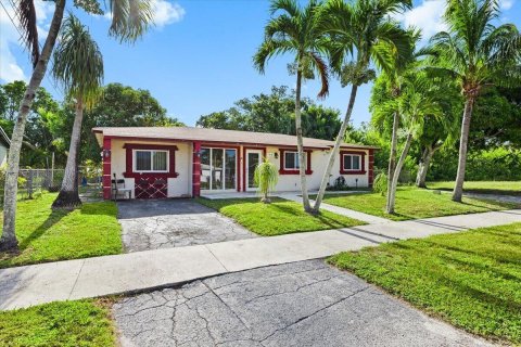 House in Deerfield Beach, Florida 3 bedrooms, 130.81 sq.m. № 2340364