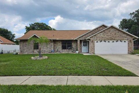 Villa ou maison à Deltona, Floride 3 chambres, 165.37 m2 № 2216820