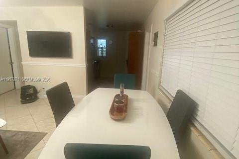 Casa en alquiler en Oakland Park, Florida, 3 dormitorios, 85.28 m2 № 2011255 - foto 4