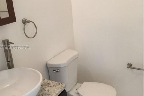 Casa en alquiler en Oakland Park, Florida, 3 dormitorios, 85.28 m2 № 2011255 - foto 14