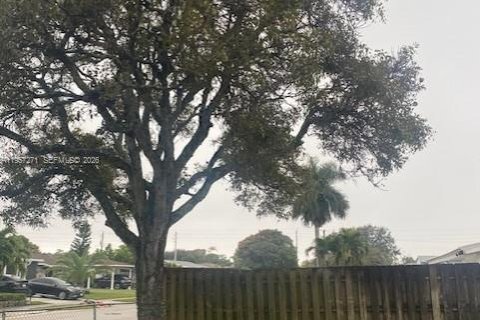 Casa en alquiler en Oakland Park, Florida, 3 dormitorios, 85.28 m2 № 2011255 - foto 10