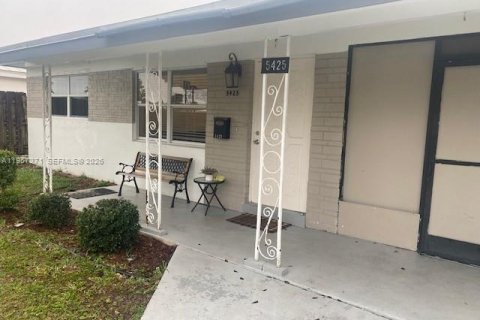 Casa en alquiler en Oakland Park, Florida, 3 dormitorios, 85.28 m2 № 2011255 - foto 9