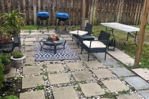 Casa en alquiler en Oakland Park, Florida, 3 dormitorios, 85.28 m2 № 2011255 - foto 6