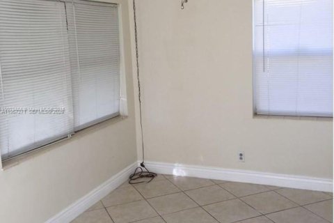 Casa en alquiler en Oakland Park, Florida, 3 dormitorios, 85.28 m2 № 2011255 - foto 17