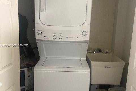 Casa en alquiler en Oakland Park, Florida, 3 dormitorios, 85.28 m2 № 2011255 - foto 15