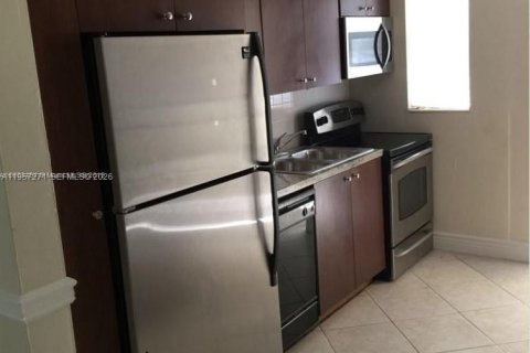 Casa en alquiler en Oakland Park, Florida, 3 dormitorios, 85.28 m2 № 2011255 - foto 2