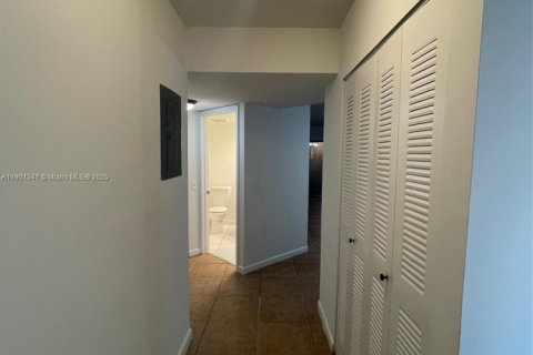 Condo in Margate, Florida, 2 bedrooms  № 1954559 - photo 9