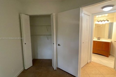 Condo in Margate, Florida, 2 bedrooms  № 1954559 - photo 12