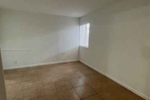 Condo in Margate, Florida, 2 bedrooms  № 1954559 - photo 16