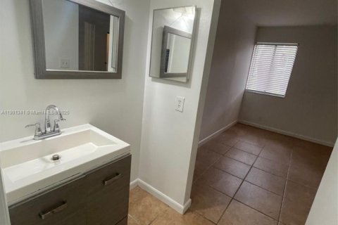 Condo in Margate, Florida, 2 bedrooms  № 1954559 - photo 20