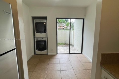 Condo in Margate, Florida, 2 bedrooms  № 1954559 - photo 8