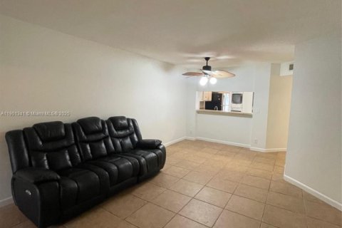 Condo in Margate, Florida, 2 bedrooms  № 1954559 - photo 15