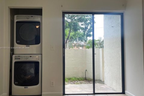 Condo in Margate, Florida, 2 bedrooms  № 1954559 - photo 5