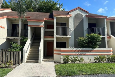 Condo in Margate, Florida, 2 bedrooms  № 1954559 - photo 1