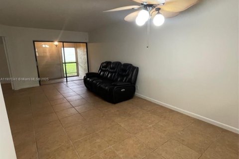 Condo in Margate, Florida, 2 bedrooms  № 1954559 - photo 14