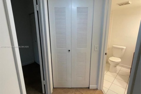 Condo in Margate, Florida, 2 bedrooms  № 1954559 - photo 10