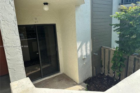 Condo in Margate, Florida, 2 bedrooms  № 1954559 - photo 3