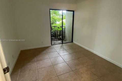 Condo in Margate, Florida, 2 bedrooms  № 1954559 - photo 11