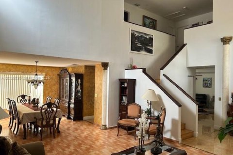 Villa ou maison à vendre à Pembroke Pines, Floride: 4 chambres, 242.29 m2 № 2087785 - photo 3