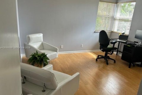 Villa ou maison à vendre à Pembroke Pines, Floride: 4 chambres, 242.29 m2 № 2087785 - photo 15