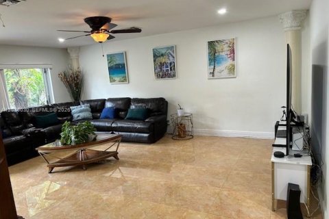 Villa ou maison à vendre à Pembroke Pines, Floride: 4 chambres, 242.29 m2 № 2087785 - photo 19