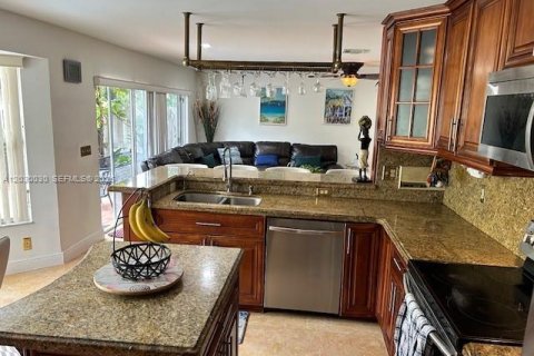 Villa ou maison à vendre à Pembroke Pines, Floride: 4 chambres, 242.29 m2 № 2087785 - photo 25