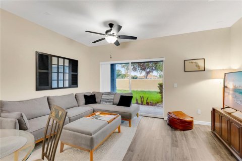Condo in Orlando, Florida, 2 bedrooms  № 2384059 - photo 9