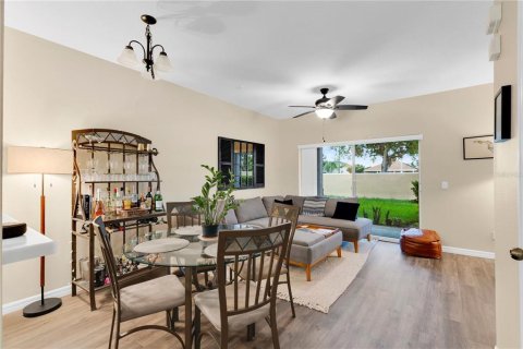 Condo in Orlando, Florida, 2 bedrooms  № 2384059 - photo 8