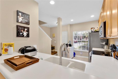 Condo in Orlando, Florida, 2 bedrooms  № 2384059 - photo 5
