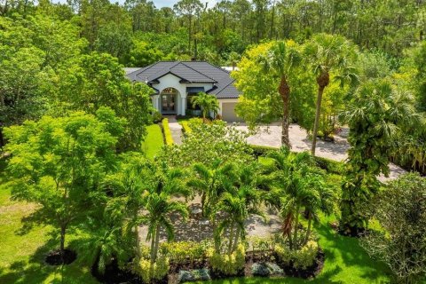 House in Naples, Florida 5 bedrooms, 288.37 sq.m. № 1798313 - photo 2