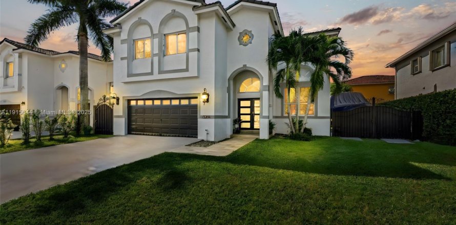 Villa ou maison à Miami, Floride 4 chambres, 218.41 m2 № 1971995