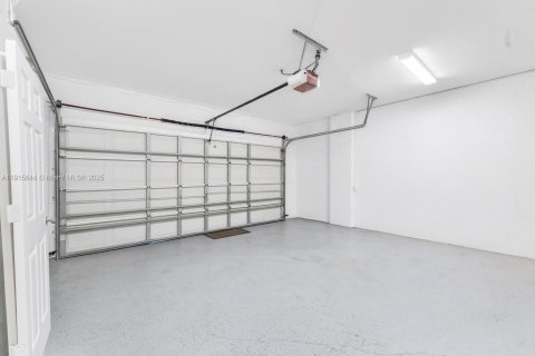 Villa ou maison à vendre à Miami, Floride: 4 chambres, 218.41 m2 № 1971995 - photo 30