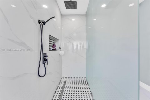 Villa ou maison à vendre à Miami, Floride: 4 chambres, 218.41 m2 № 1971995 - photo 25