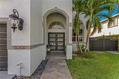 Villa ou maison à vendre à Miami, Floride: 4 chambres, 218.41 m2 № 1971995 - photo 3